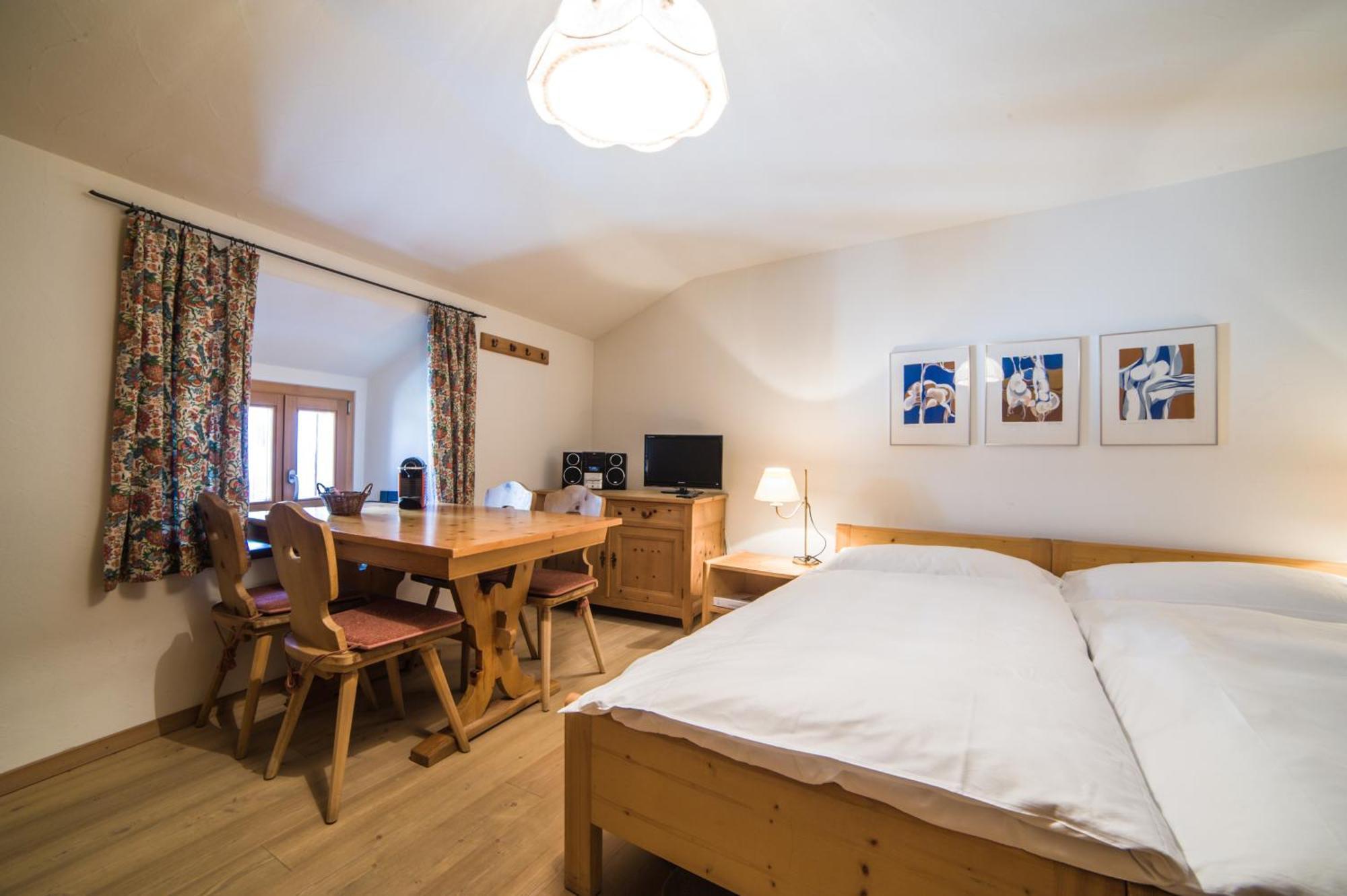Apartamento Chesa Michel Bever Habitación foto