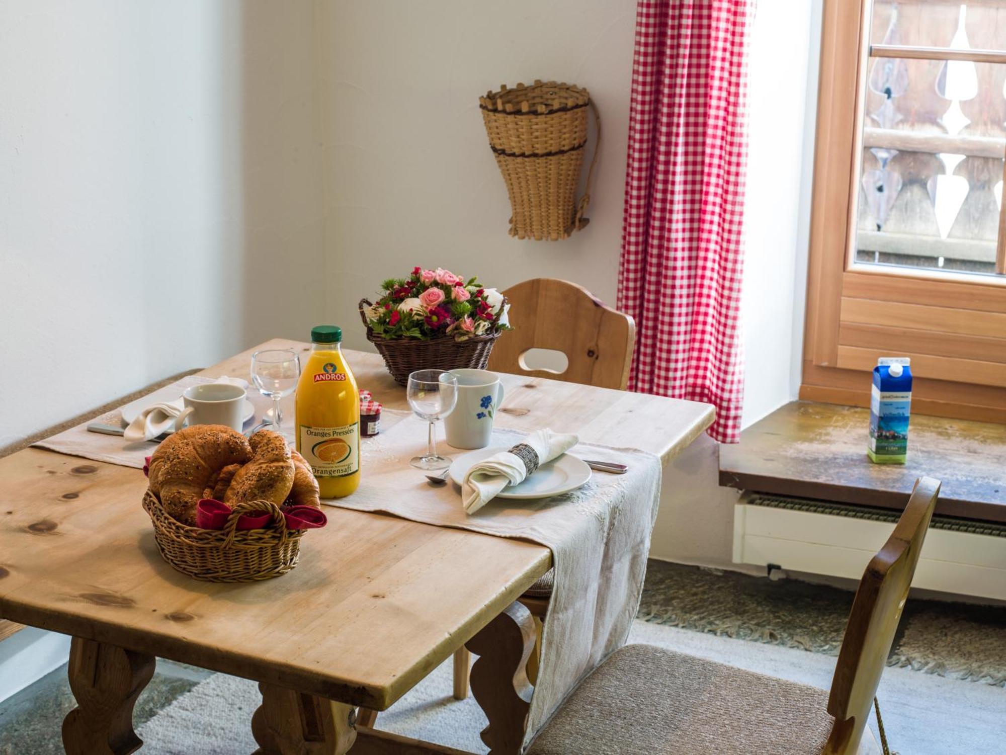 Apartamento Chesa Michel Bever Habitación foto